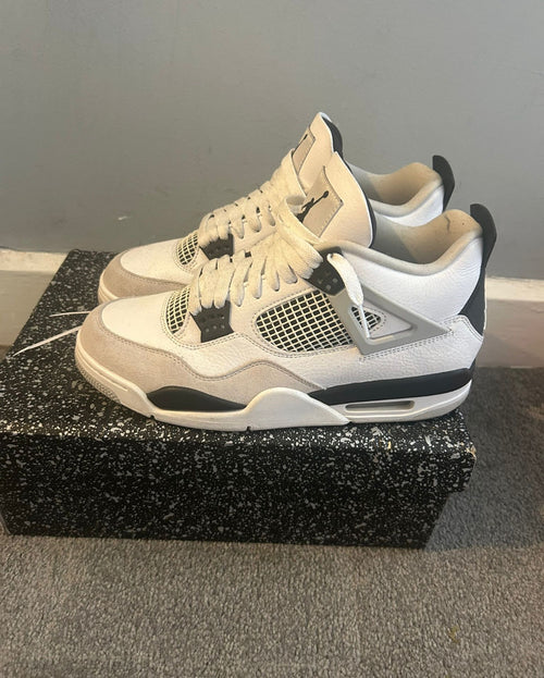 AIR JORDAN 4 MILITARY BLACK
