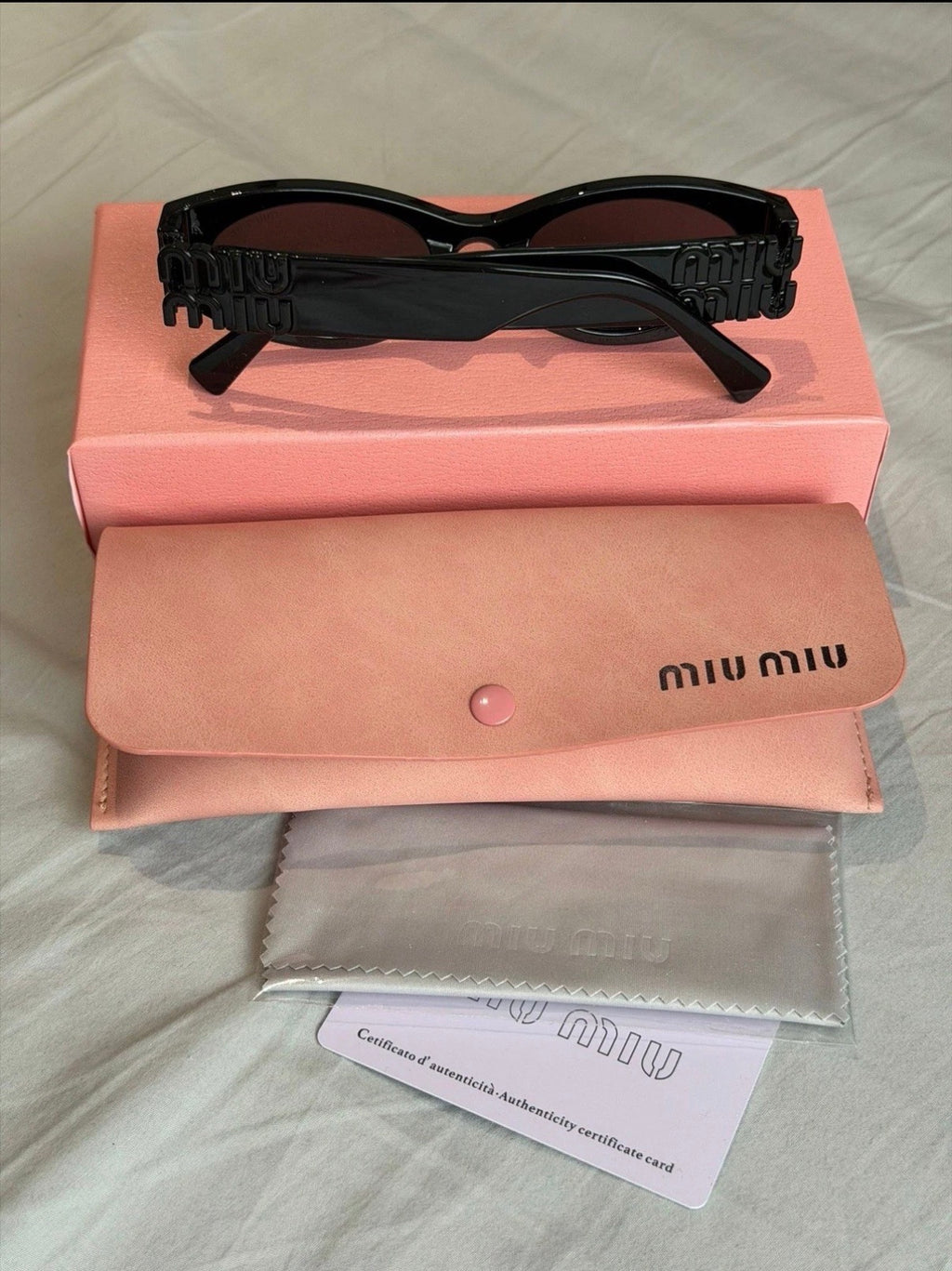 Miu Miu Women’s Sunglasses⚫️☑️