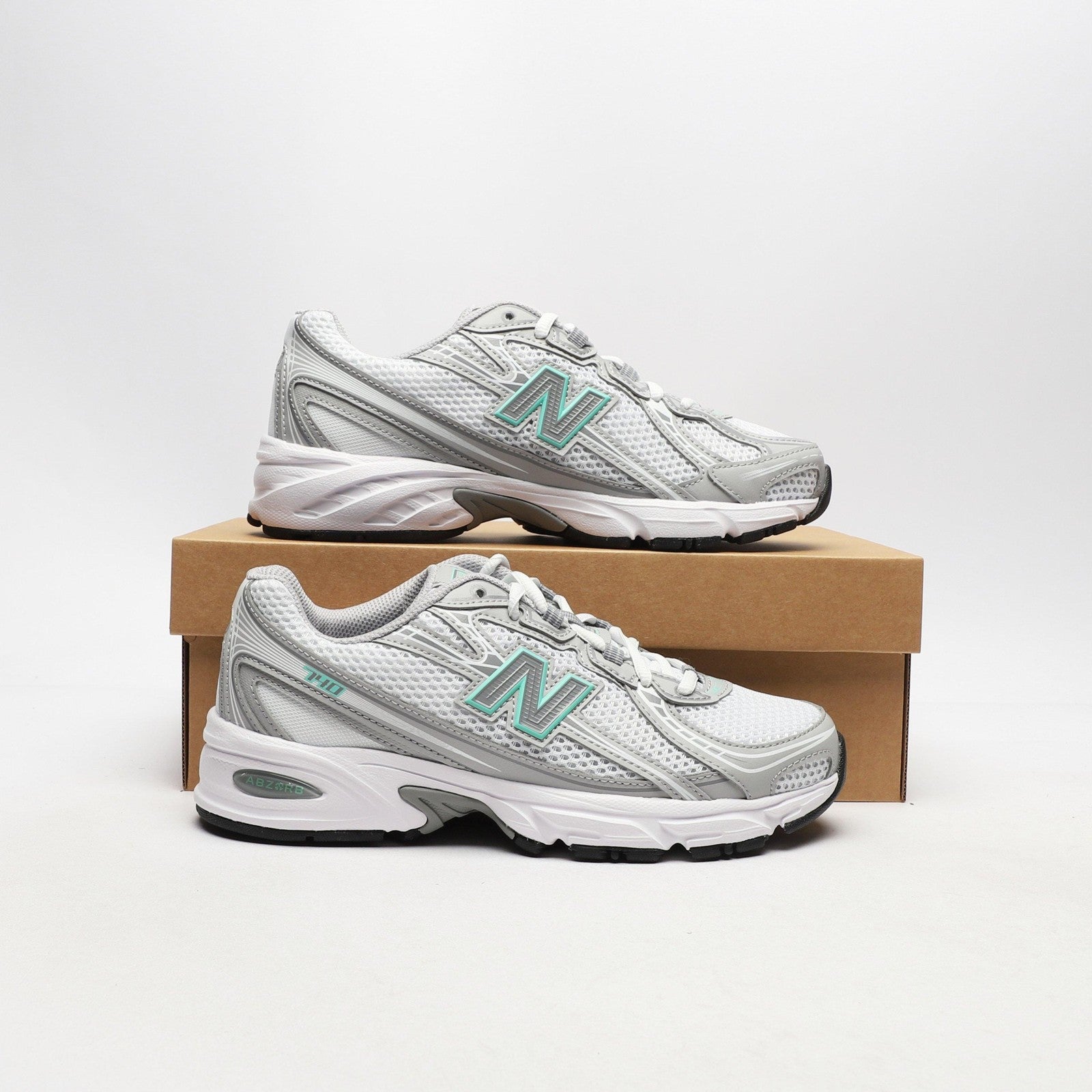 NEW BALANCE 740 White Trainers - New 🏴