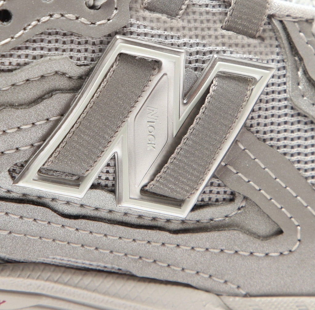NEW BALANCE 1906D Women's Pure Silver SIZE 4.5 Trainers⚫️☑️