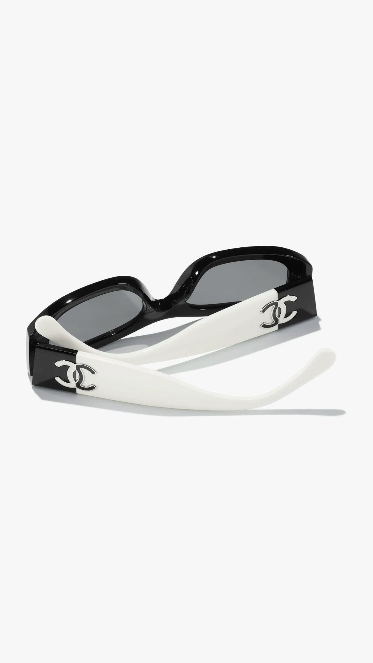 Chanel Rectangle Sunglasses Black/White w. Polarized Gray Lens. CH5525