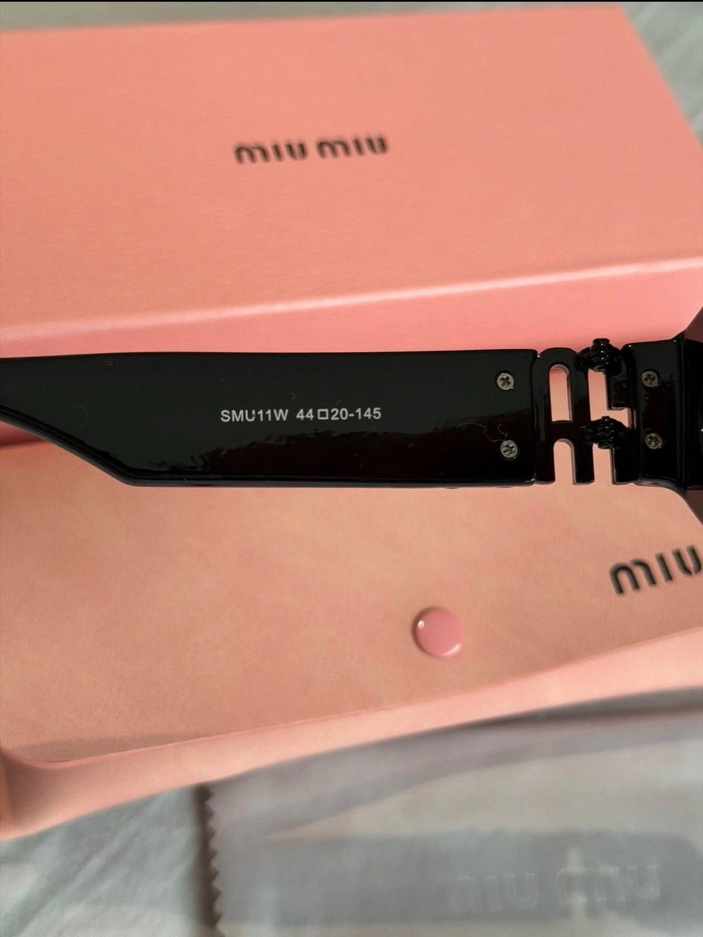 Miu Miu Women’s Sunglasses⚫️☑️
