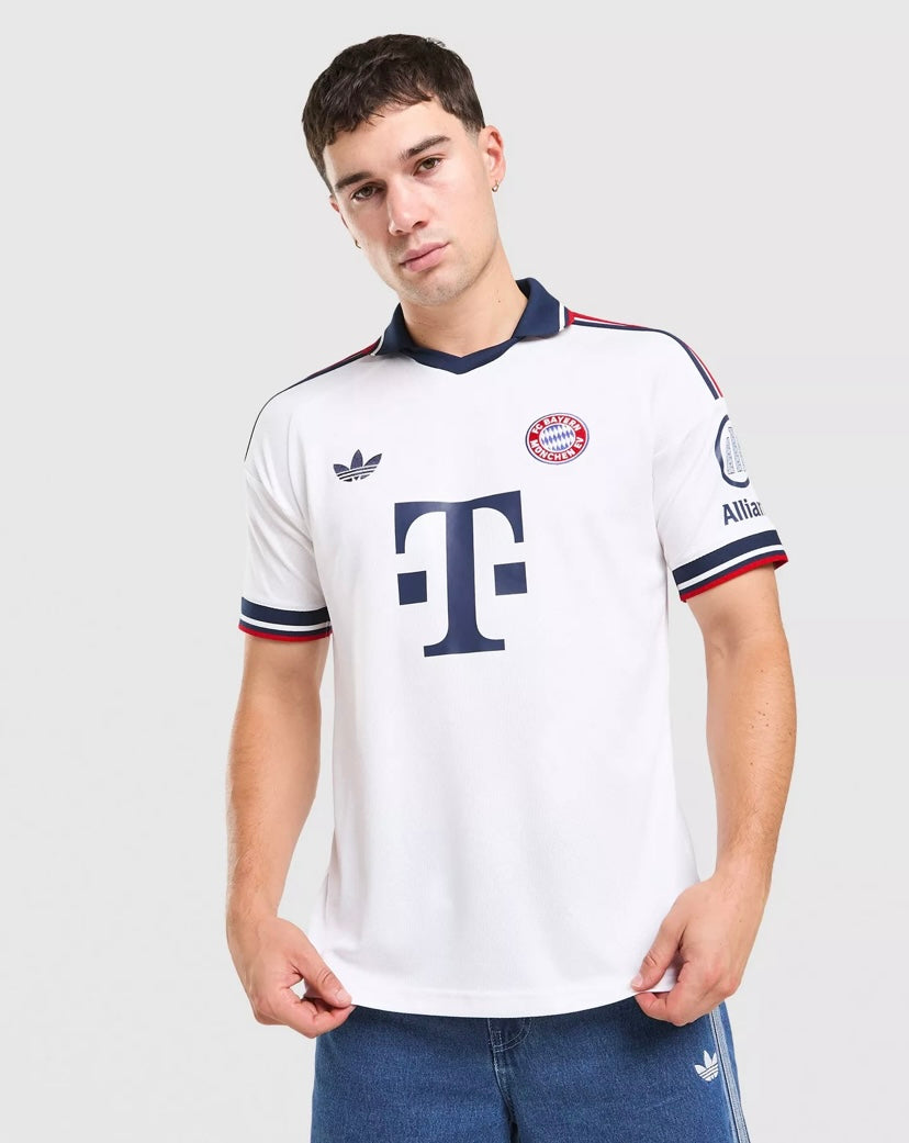 *Sale* - Bayern Munich (away) 26/27