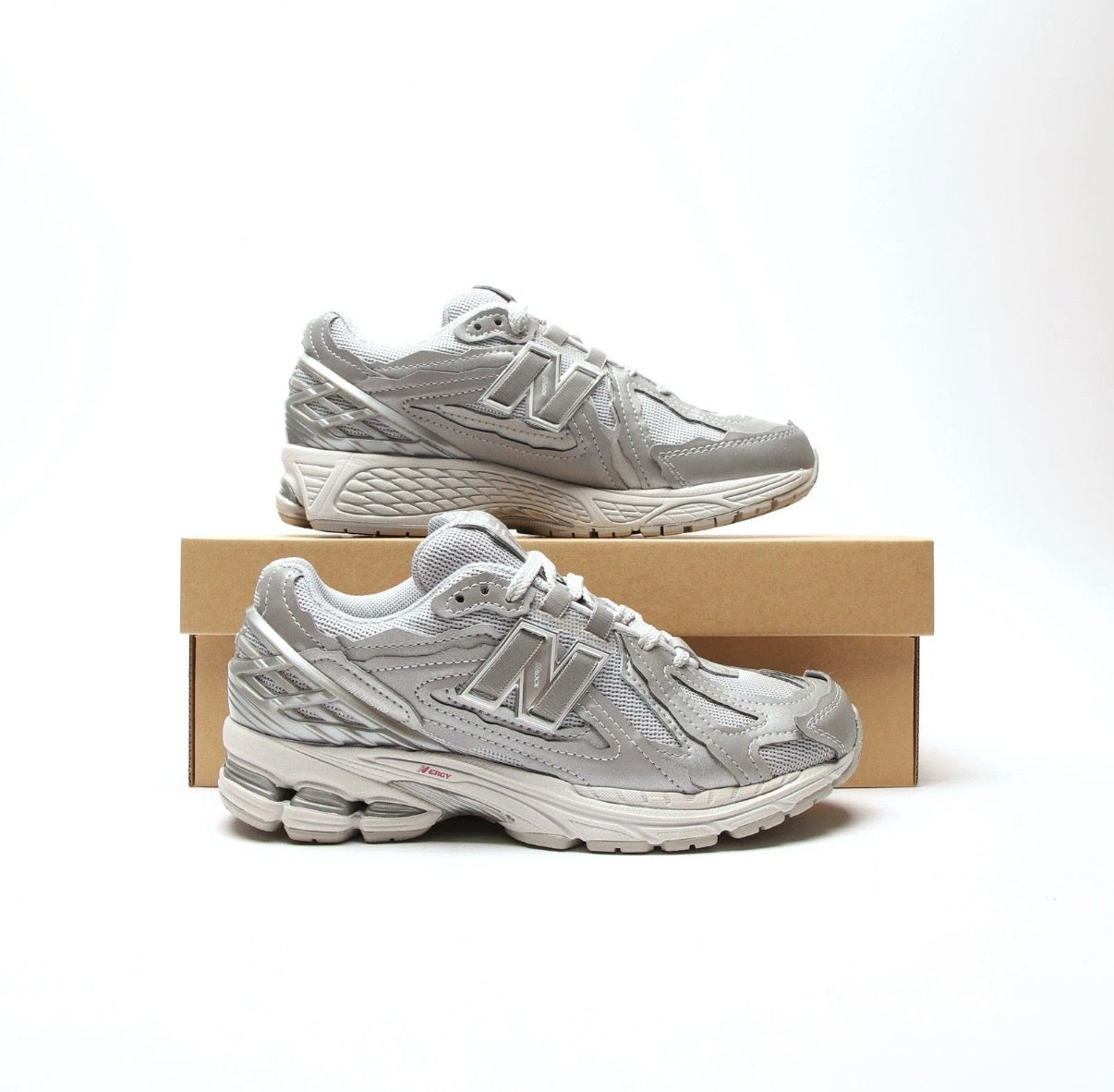 NEW BALANCE 1906D Women's Pure Silver SIZE 4.5 Trainers⚫️☑️