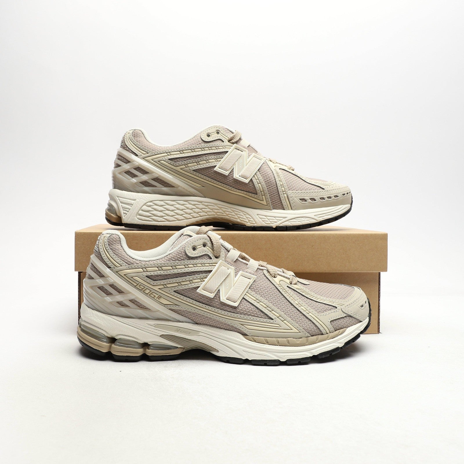 NEW BALANCE 1906R Men's Brown SIZE 8 Trainers - New 🏴