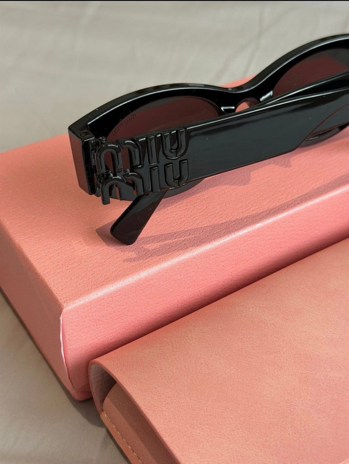 Miu Miu Women’s Sunglasses⚫️☑️