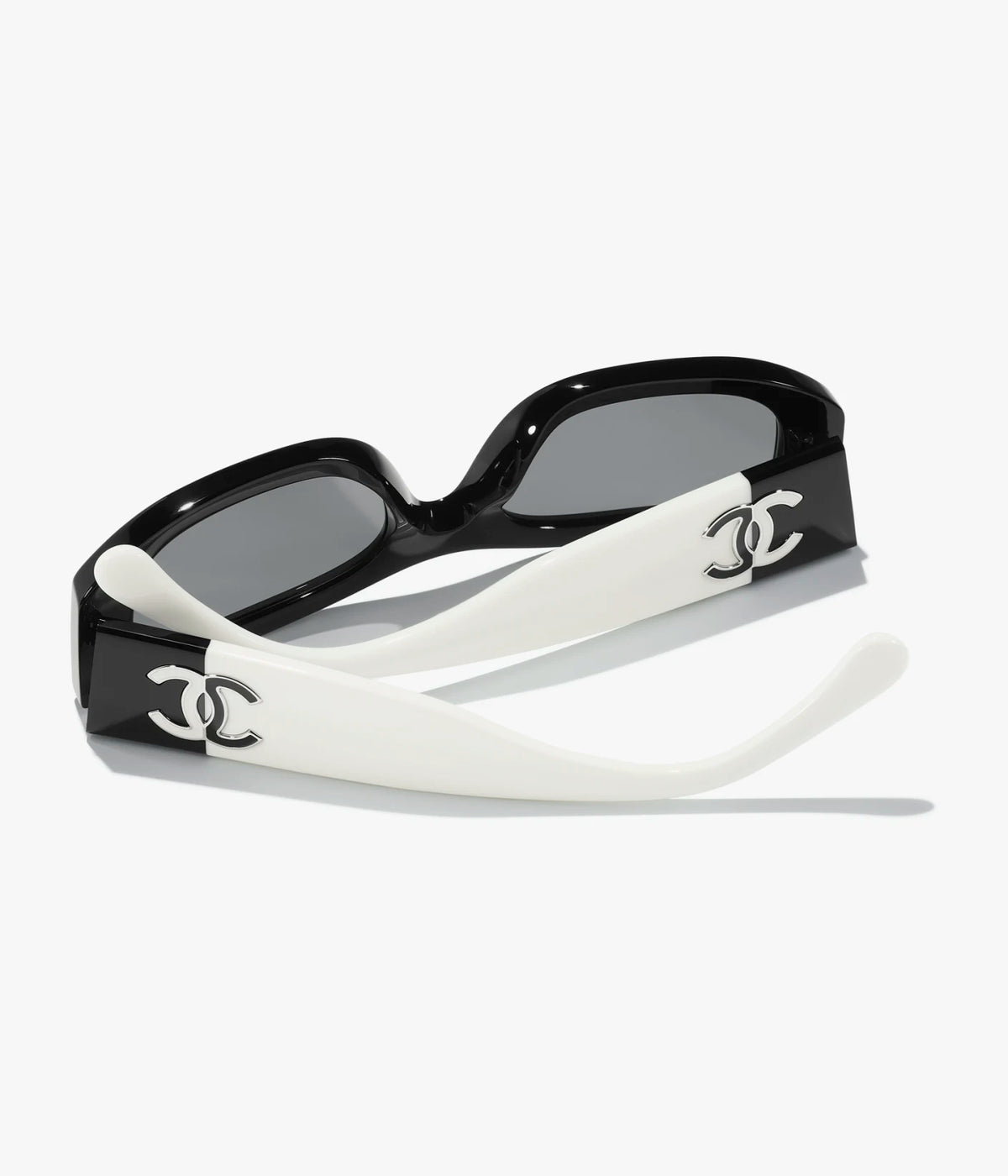 Chanel Rectangle Sunglasses Black/White w. Polarized Gray Lens. CH5525