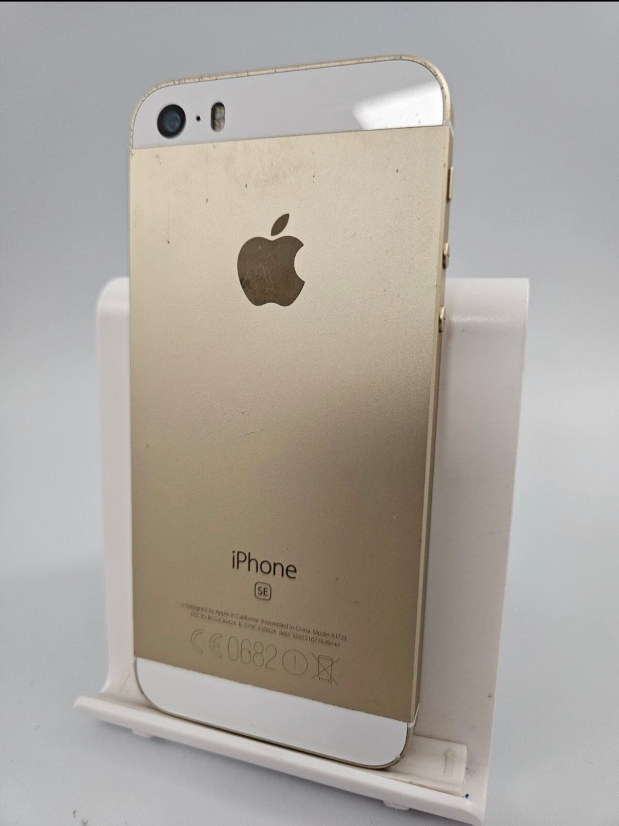 Apple iPhone SE Gold Unlocked 32GB 2GB RAM 4" IOS Touchscreen Smartphone🏴