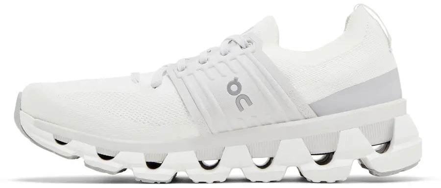 ON CLOUD CLOUDSWIFT WARM DRY WHITE WOMEN'S RUNNING YOGA TRAINERS - Like new 🏴