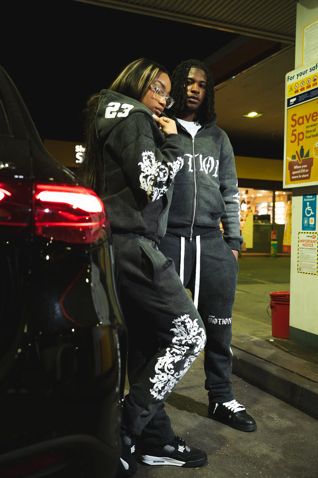 MoreMotion Tracksuit☑️