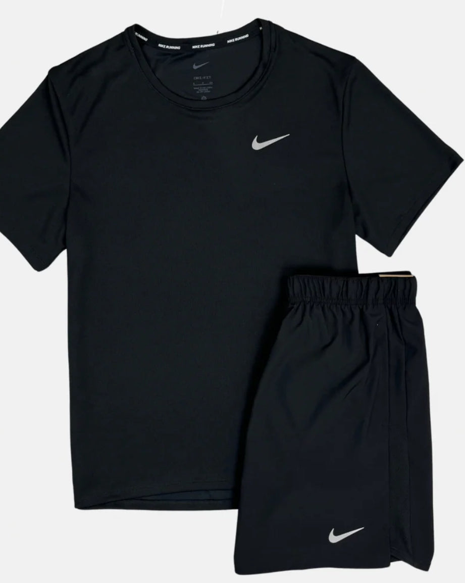 Black Nike miler set☑️