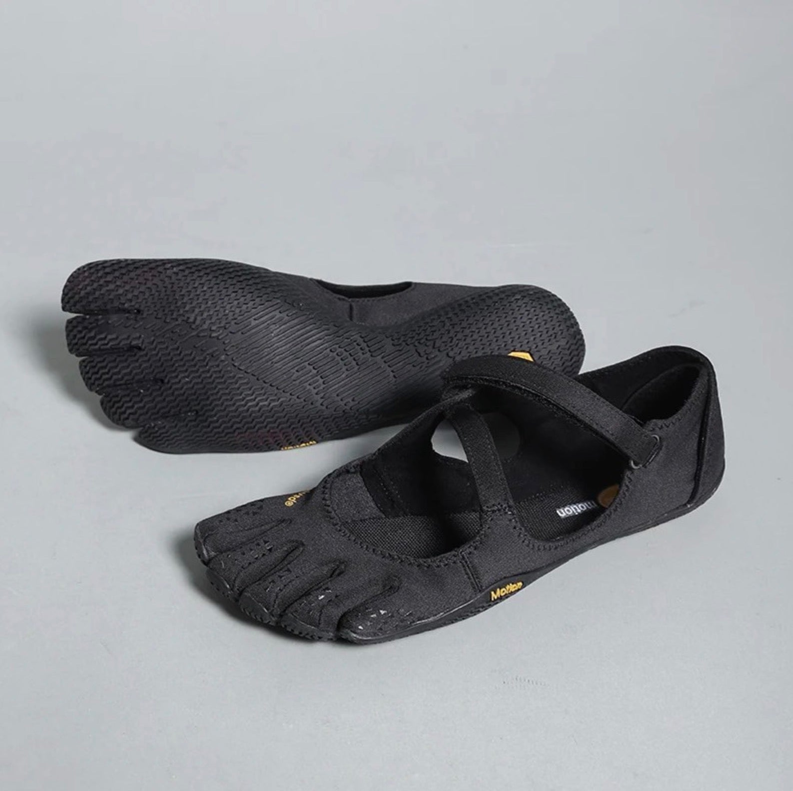Vibram Five Fingers Women's V-Soul Sneaker 🏴☑️