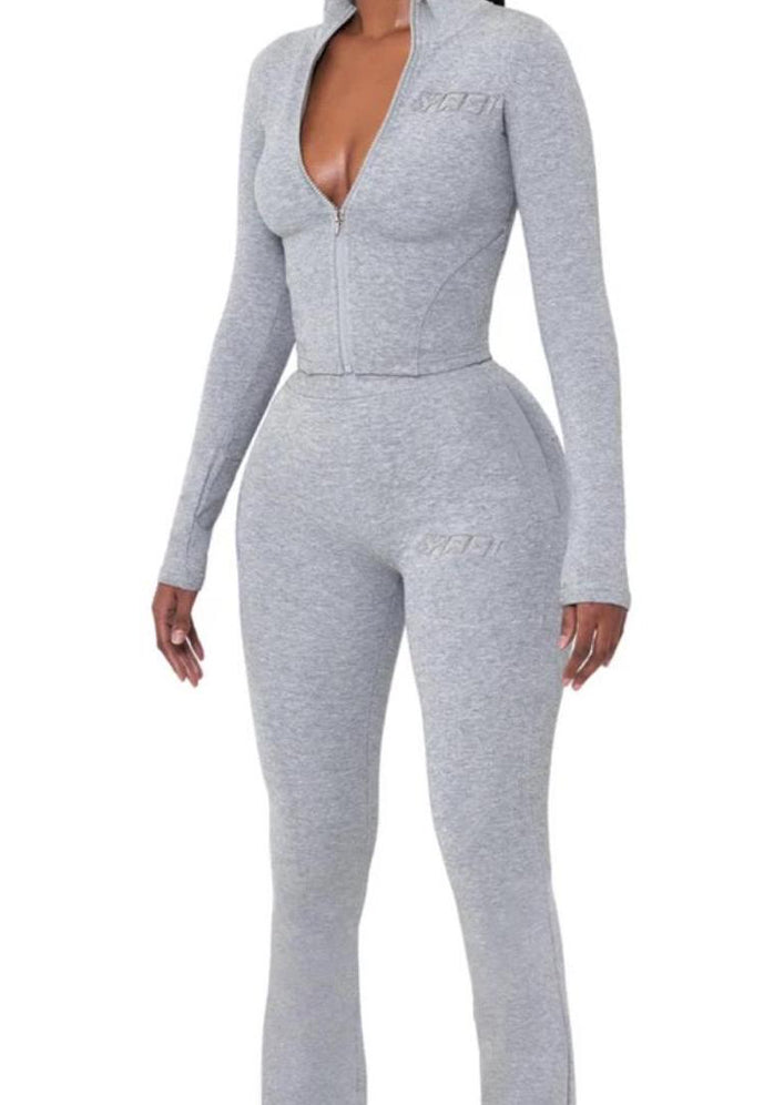 Yagi Wrld grey two piece with blue☑️