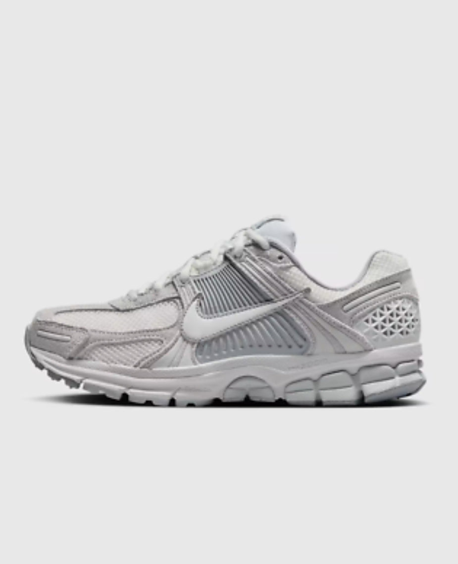 WOMENS NIKE ZOOM VOMERO