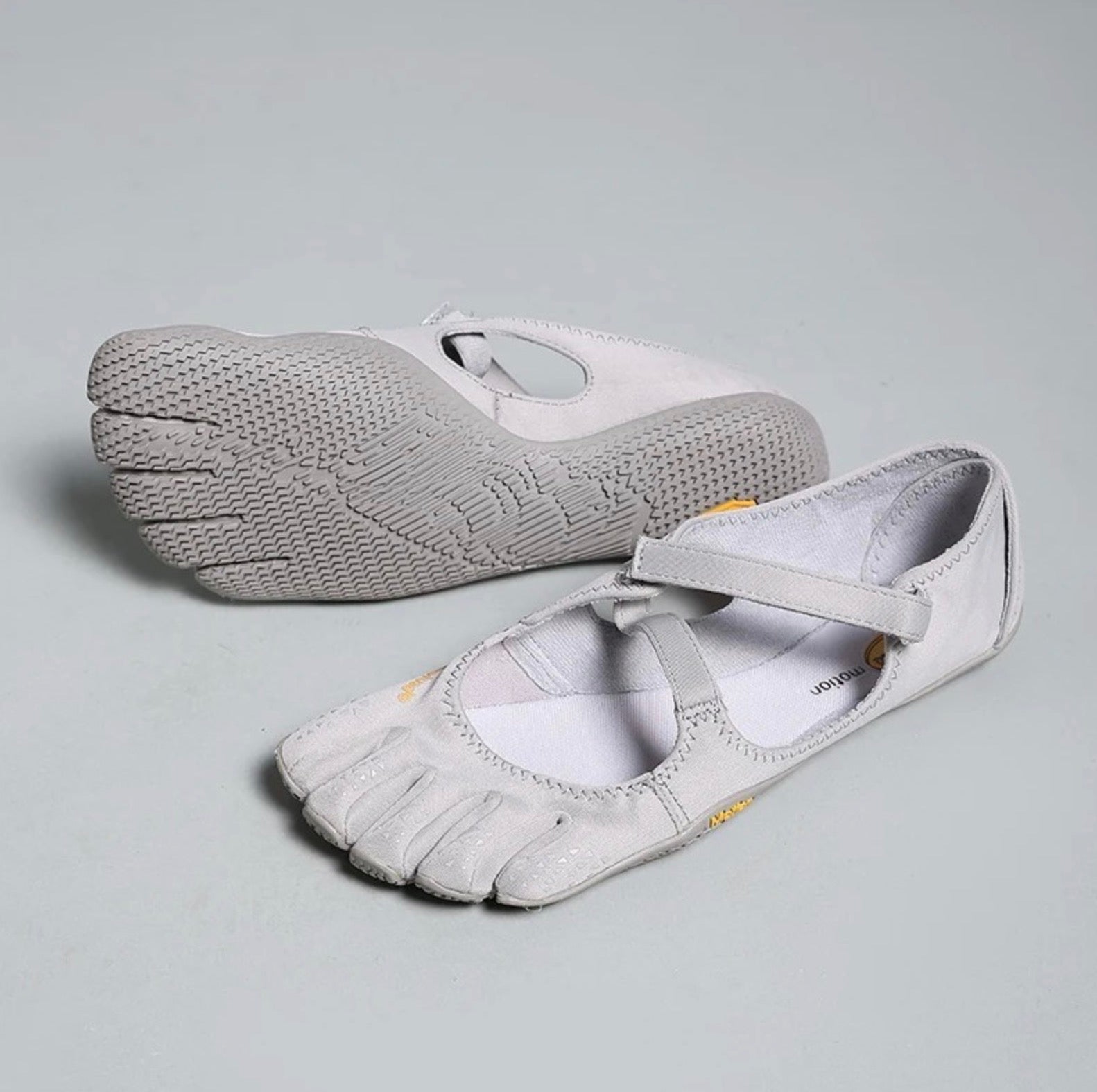 Vibram Five Fingers Women's V-Soul Sneaker 🏴☑️