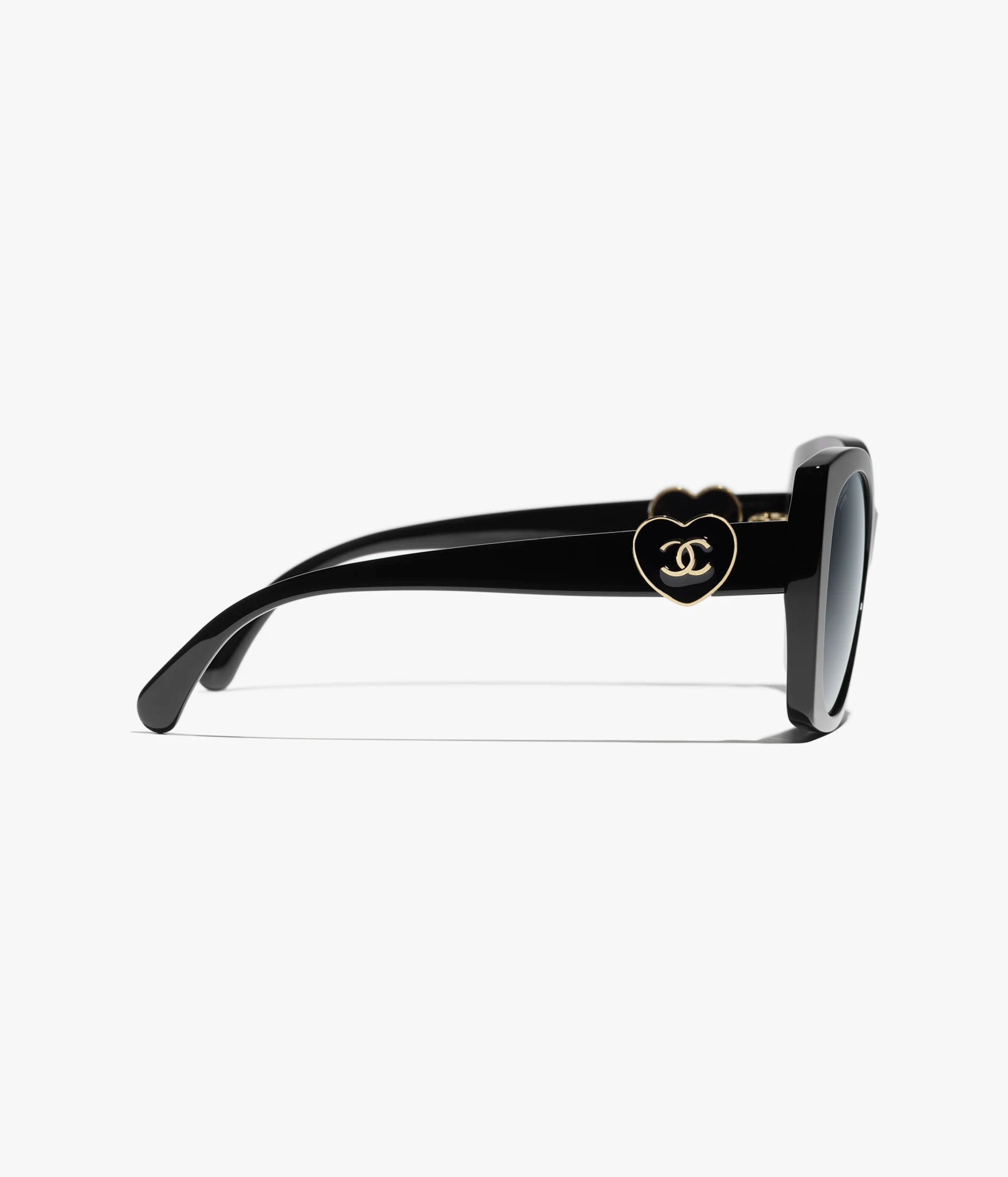 CHANEL Sunglasses Black Gold Women’s heart shape Like NEW🏴